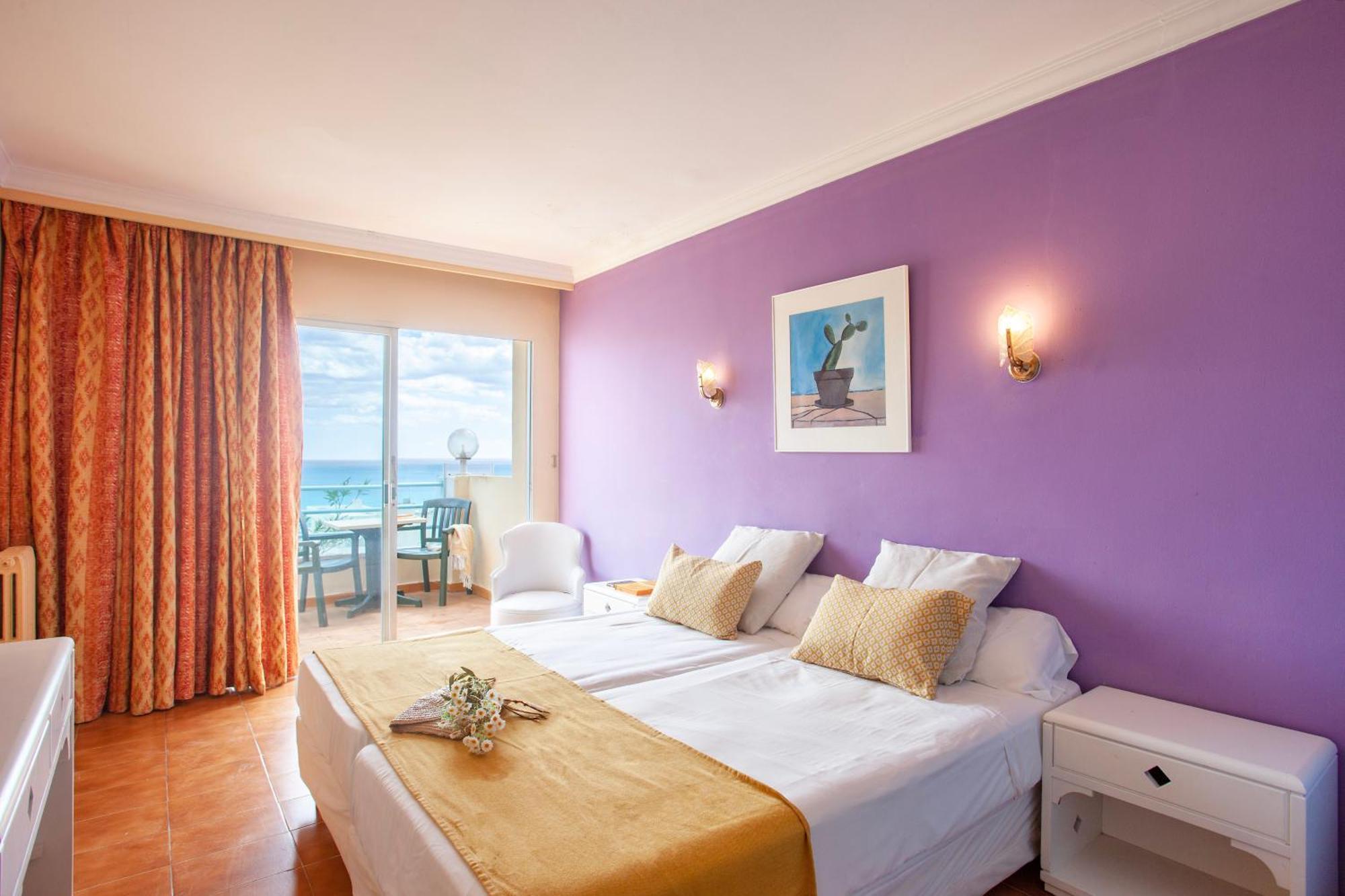 Zweibettzimmer mit Balkon